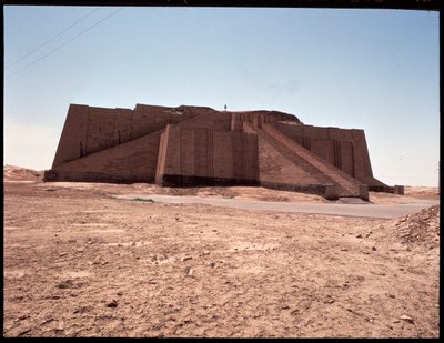 Vue de la ziggourat reconstruite, 2050 av. J.-C. - Mesopotamian Mesopotamian