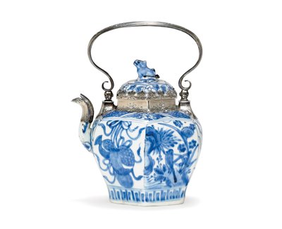 Théière et couvercle bleu et blanc (céramique et argent) - Ming Dynasty Chinese School