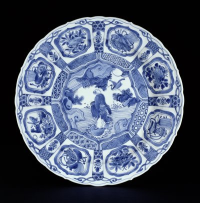 Plat kraak bleu et blanc peint avec Li Tiegvai traversant la mer sur une double gourde, période Wanli, 1594-1610 (porcelaine) - Ming Dynasty Chinese School