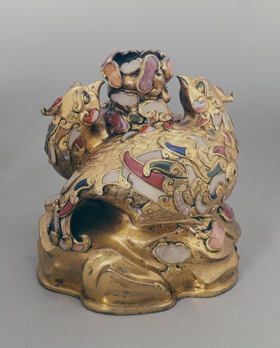 Vase à vin chinois en cuivre doré en forme de phénix sur un rocher - Ming Dynasty Chinese School