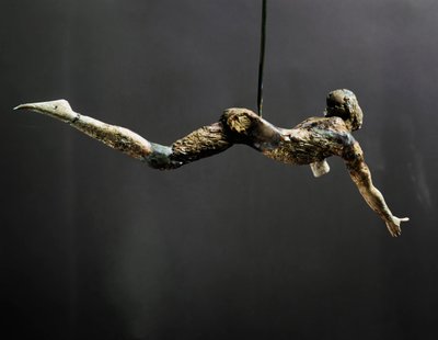 Acrobate (aussi appelé Le sauteur de taureau), figurine en ivoire, 1700-1400 av. J.-C. - Minoan