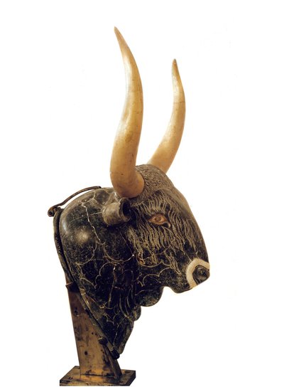 Art minoen : rhyton en forme de tête de taureau du Petit Palais de Cnossos en Crète. 1550-1500 av. J.-C. Héraklion, Musée archéologique - Minoan