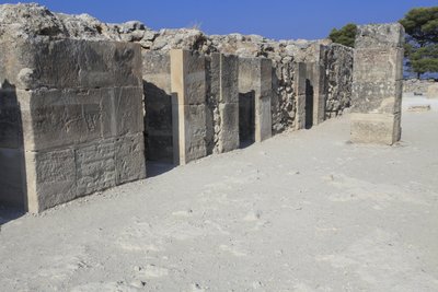 Site archéologique minoen de Phaistos. Les magasins ouest. Grand complexe des entrepôts du palais. Il se compose de l