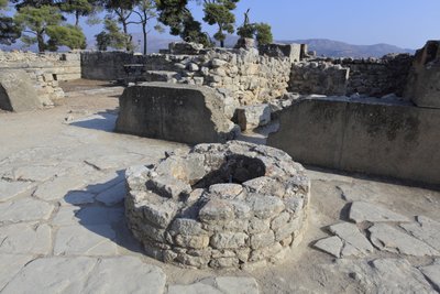Site archéologique minoen de Phaistos. Partie du complexe nord-est. Complexe de quatre pièces directement adjacentes à l
