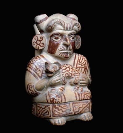 Art précolombien, civilisation mochica : un chef mochica avec un félin dans ses bras. Vase anthropomorphe en argile - Moche Moche
