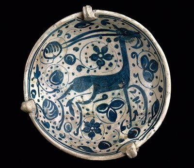 Art mudéjar : coupe en céramique bleue, décorée d