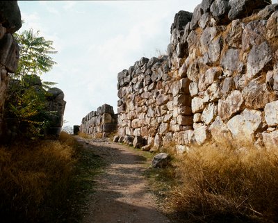 Art mycénien: accès à la forteresse supérieure de la citadelle mycénienne, ville de Tirynthe, vers 1200 av. J.-C. - Mycenaean