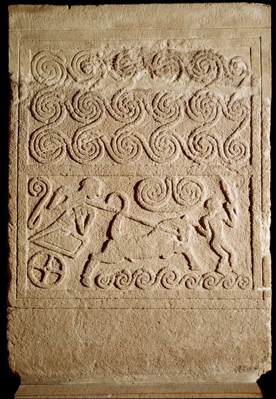 Art mycénien : stèle funéraire en calcaire représentant une bataille de Mycènes. 16ème siècle av. J.-C. Athènes, Musée archéologique national - Mycenaean