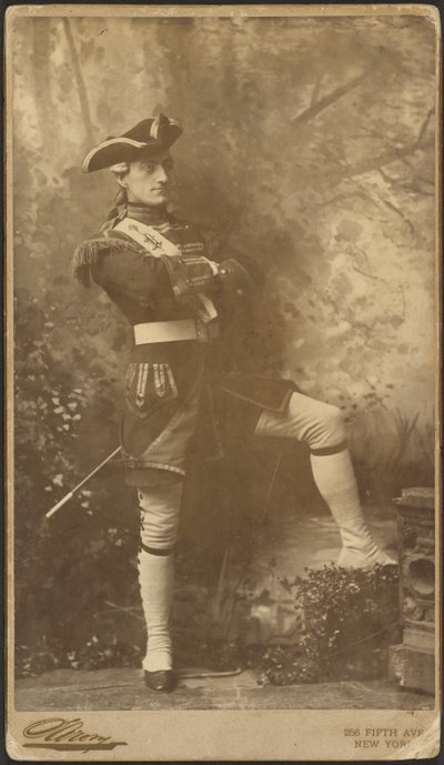 [John Drew, Jr. dans le rôle du capitaine Plume dans "The Recruiting Officer"] - Napoleon Sarony