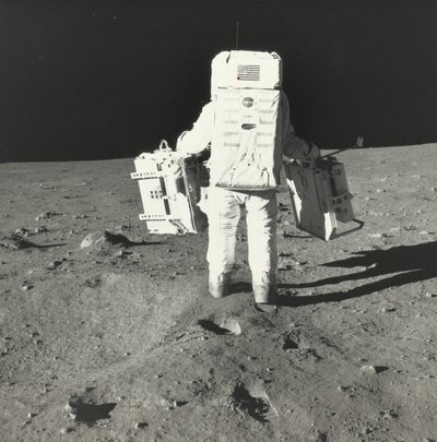 Buzz Aldrin sur la Lune avec des composants du Early Apollo Scientific Experiments Package, 1969 - Neil Armstrong