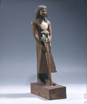 Porte-étendard avec un étendard à tête de bélier - New Kingdom Egyptian