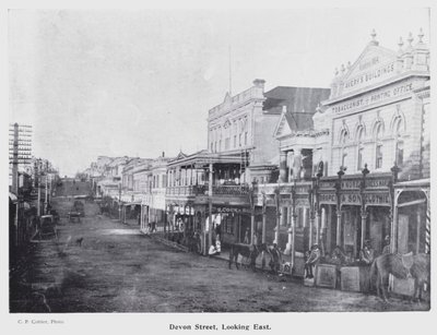 New Plymouth, Nouvelle-Zélande : Devon Street, Vue vers l