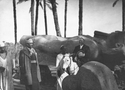 Statue monumentale tombée de Ramsès II, Memphis, Égypte - Newton and Co