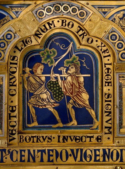 Autel de Verdun : détail représentant le retour de Josué et Caleb avec une énorme grappe de raisin de la terre de Canaan - Nicholas of Verdun