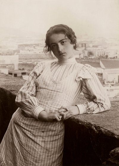 Jeune femme sur une terrasse, Naples - Nicola Biondi
