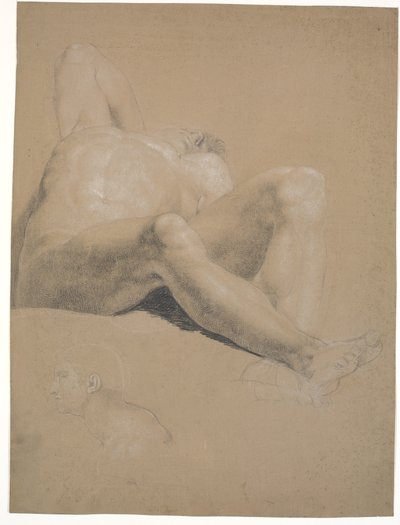 Modèle semi-allongé. Bras droit plié et main cachée sous la tête. Jambe gauche pliée. Jambe droite presque étendue. Tête d