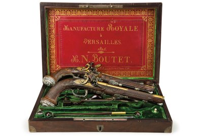 Une paire de pistolets à silex rayés montés en argent, Versailles - Nicolas Noel Boutet