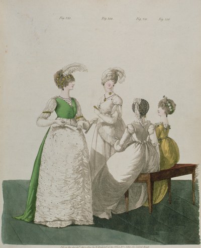 Quatre filles en robes de bal de la 