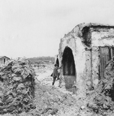 Abri en béton et doublé de tôle ondulée, Première Guerre mondiale, c1914-c1918 - Nightingale and Co