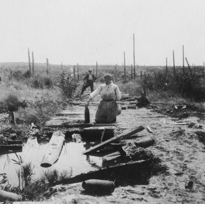 La route principale, Colline 60, Belgique, Première Guerre mondiale, vers 1914-1918 - Nightingale and Co