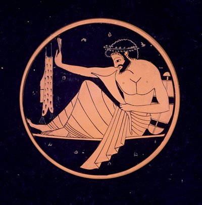 GR.1-1927 Coupe à figures rouges attiques, représentant un banqueteur avec une corne à boire, 520-510 av. J.-C. - Nikosthenes