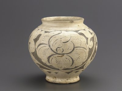 Pot avec décoration sgraffito, Jiaozuo, province du Henan, dynastie Song du Nord, première moitié du 11e siècle - Northern Song Dynasty Chinese School