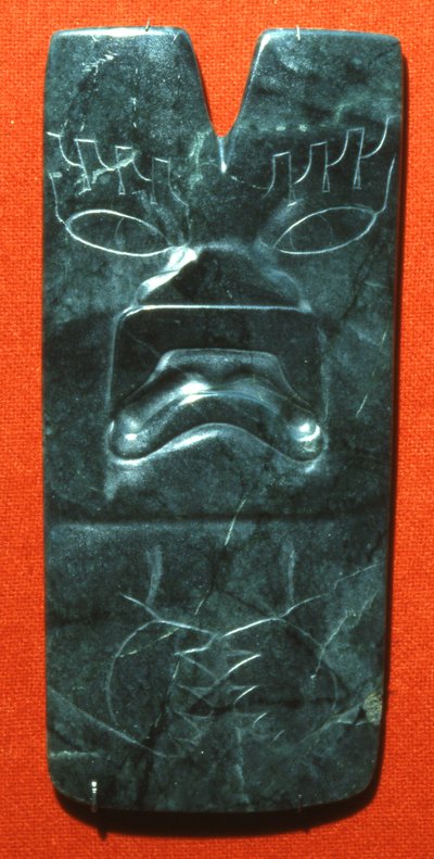 Hacha avec le visage d