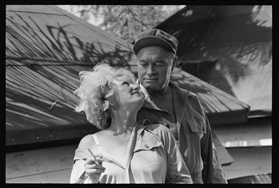 Bob Hope et Phyllis Diller sur le plateau de 