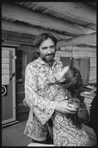 Dennis Hopper et sa femme Michelle Phillips chez eux au Nouveau-Mexique - Orlando Suero