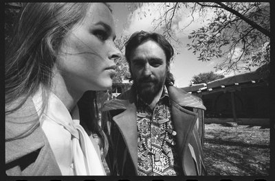 Dennis Hopper et sa femme Michelle Phillips à la maison au Nouveau-Mexique - Orlando Suero