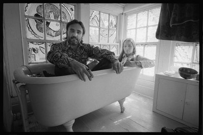 Dennis Hopper et sa femme Michelle Phillips dans une baignoire au Nouveau-Mexique - Orlando Suero
