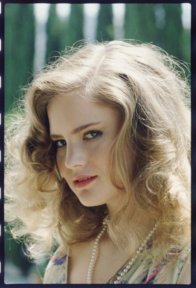Jennifer Jason Leigh - Orlando Suero