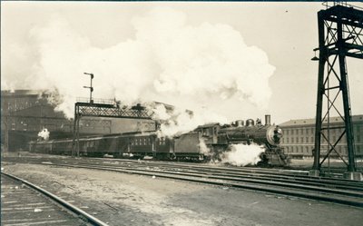 Train quittant la gare Union, St. Louis - Oscar C. Kuehn