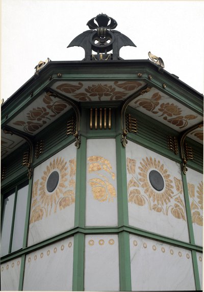 Art Nouveau : vue du pavillon de la station de métro Karlsplatz (maintenant café) réalisé par l