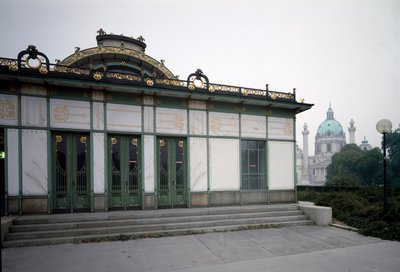 Art Nouveau : vue du pavillon de la station de métro Karlsplatz - Otto Wagner
