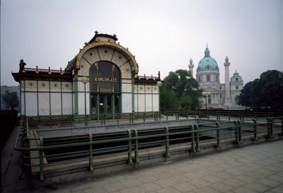 Art Nouveau : vue du pavillon de la station de métro Karlsplatz - Otto Wagner