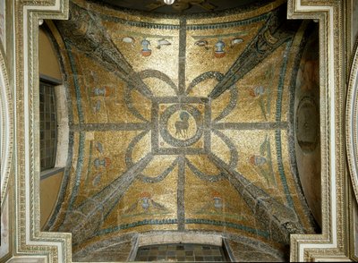 Mosaïques du Ve siècle, au centre l
