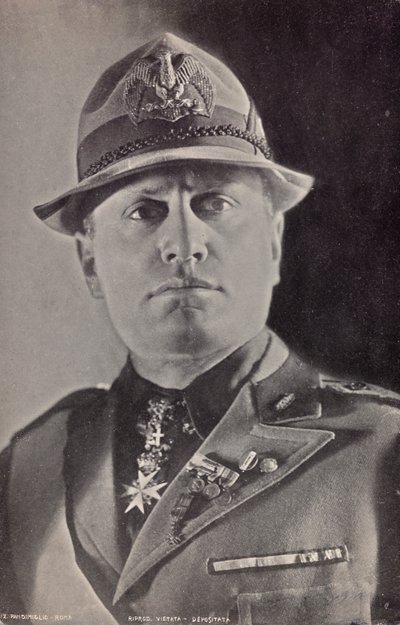 Album "Duce": Benito Mussolini en uniforme de milice - Pandimiglio Pandimiglio