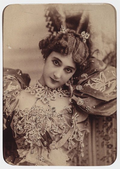 La Belle Otéro - Paris . Photo studio Reutlinger
