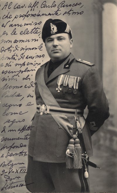 Album "MVSN- Chemises noires": Centurion de la Milice en uniforme complet, 05/1939 - Pasquini Pasquini
