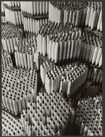 [Bobines de ficelle empilées] - Paul Wolff