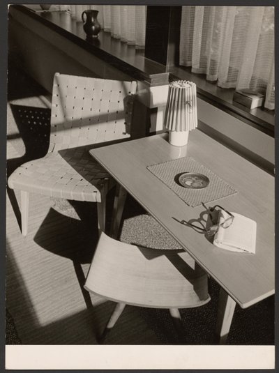 [Table et chaise]. - Paul Wolff