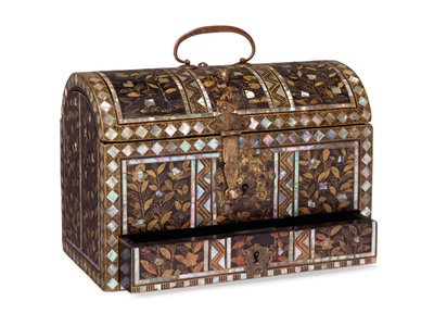 Rare coffret en laque avec tiroir intégré, commandé par les Portugais - Period Momoyama