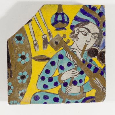 Carreau de poterie Safavide de Perse de la fin du XVIIe siècle représentant un homme jouant de la flûte avec un turban - Persian School