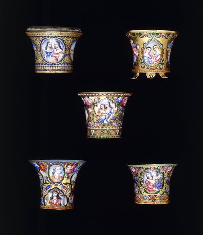 Sélection de bols de narguilé en or émaillé Qajar, peints avec des panneaux de portrait simples ou doubles, 19e siècle - Persian School