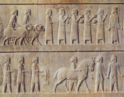 Détail de la frise en relief sur l