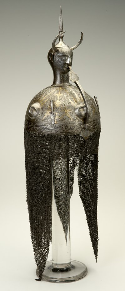 Kulah Khud, casque, vers 1700, modifié dans les années 1800 (fer avec incrustation d