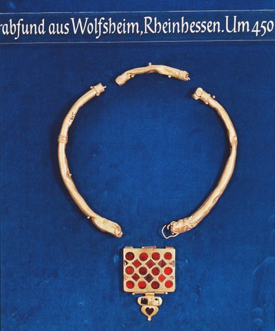 Pendentif, du trésor de la tombe de Wolfsheim, c.378 - Persian School