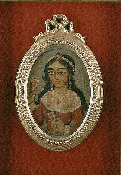 Médaillon Qajar représentant une femme ornée - Persian School