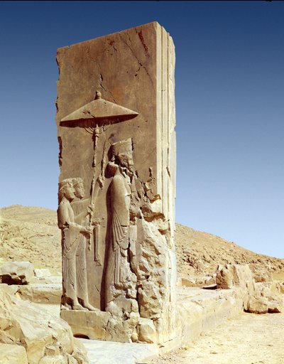 Relief dans la Salle des Cent Colonnes représentant le roi Xerxès I (c.519-465 av. J.-C.) quittant la Salle, période achéménide - Persian School